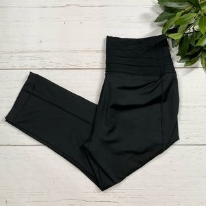 💕 Nike Dri Fit Cropped Leggings Black V Ruffle Waistband Small